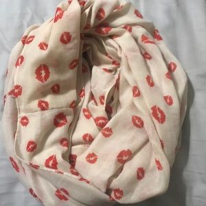 Lips infinity scarf